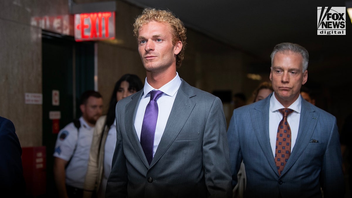 Daniel Penny in the hallway of Manhattan Criminal Court