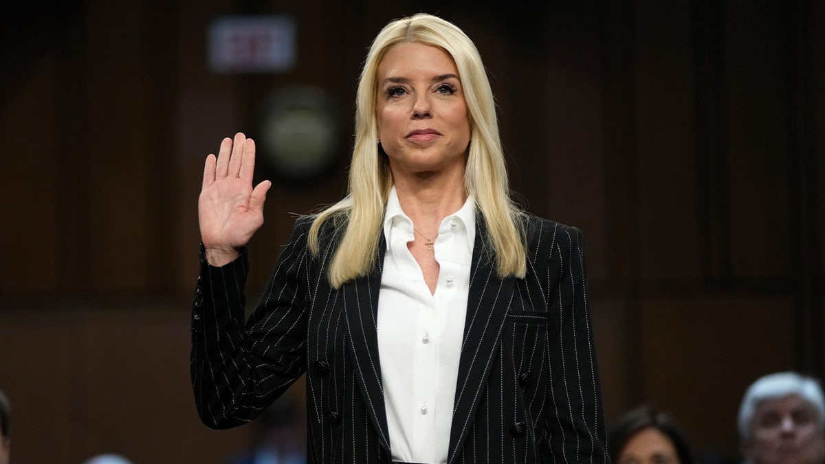 Pam Bondi sworn in 