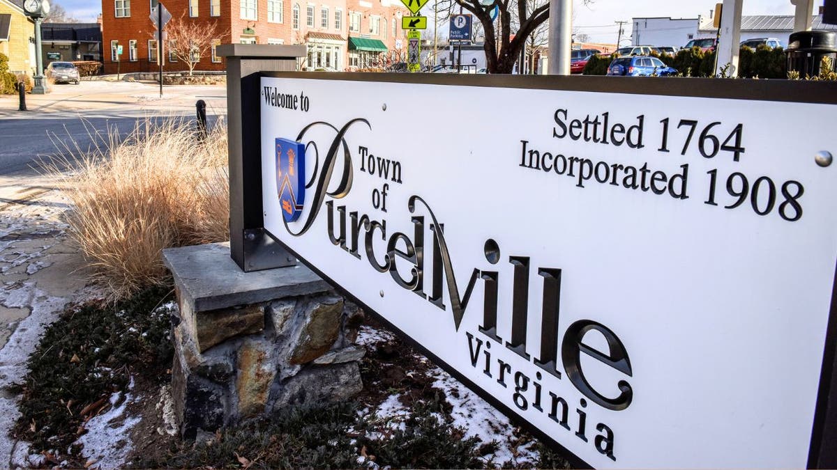 Purcellville, VA, sign.