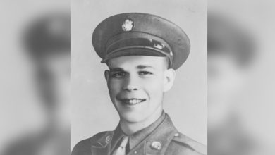This US paratrooper faced down 100 Nazis and two tanks… and won