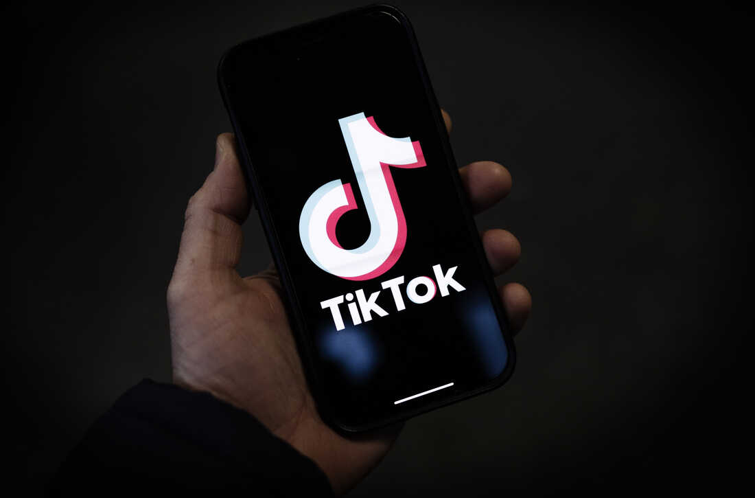 Trump Says TikTok Buyer Is “Group Of Very Wealthy People”