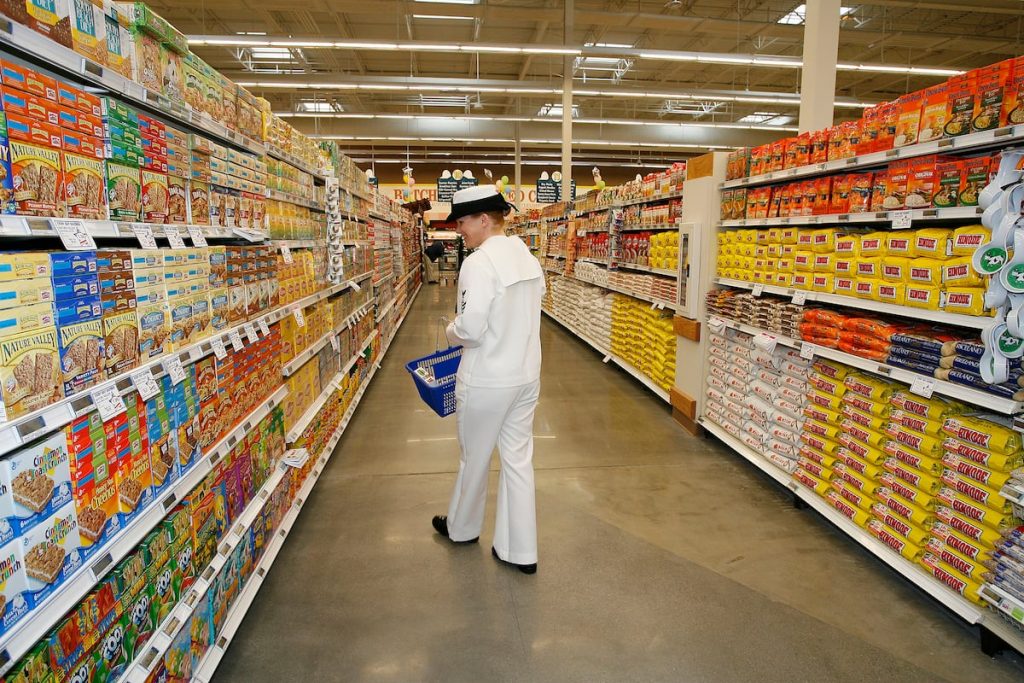 Troops, families use credit card relief at commissaries amid shutdown