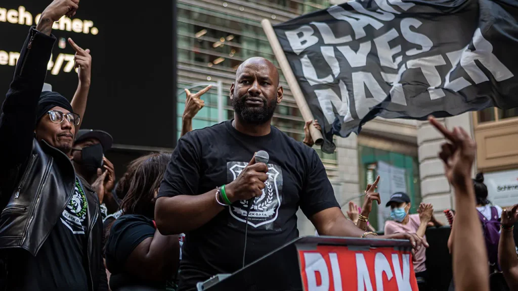 BLM NYC leader compares himself to MLK Jr upon surrendering to police on charge he assaulted a Black man BLM NYC leader compares himself to MLK Jr upon surrendering to police on charge he assaulted a Black man