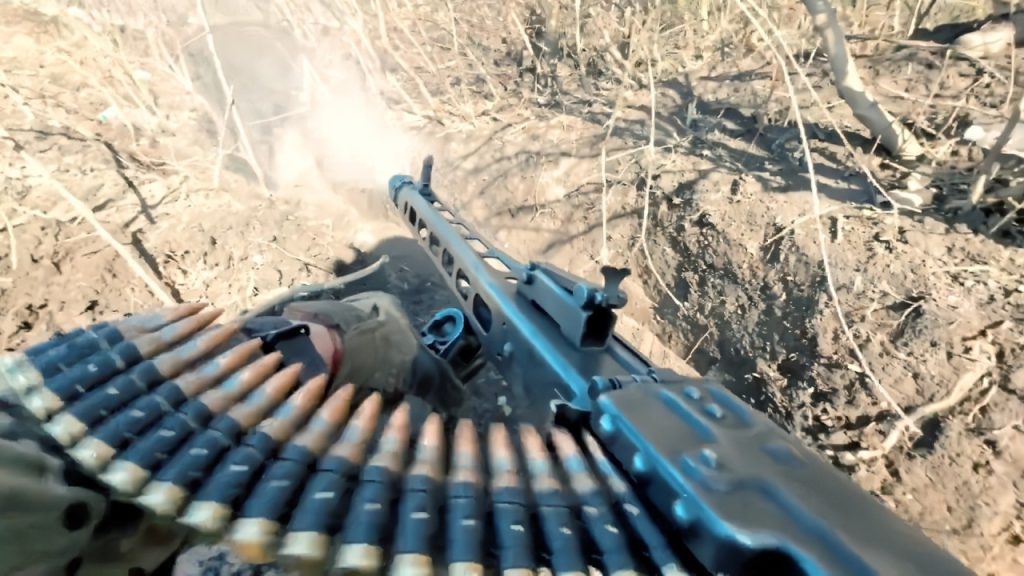 🔴 Ukraine War – Ukrainian MG3 Machine Gunners In Heavy Trench Combat • Insane Russian GoPro Footage