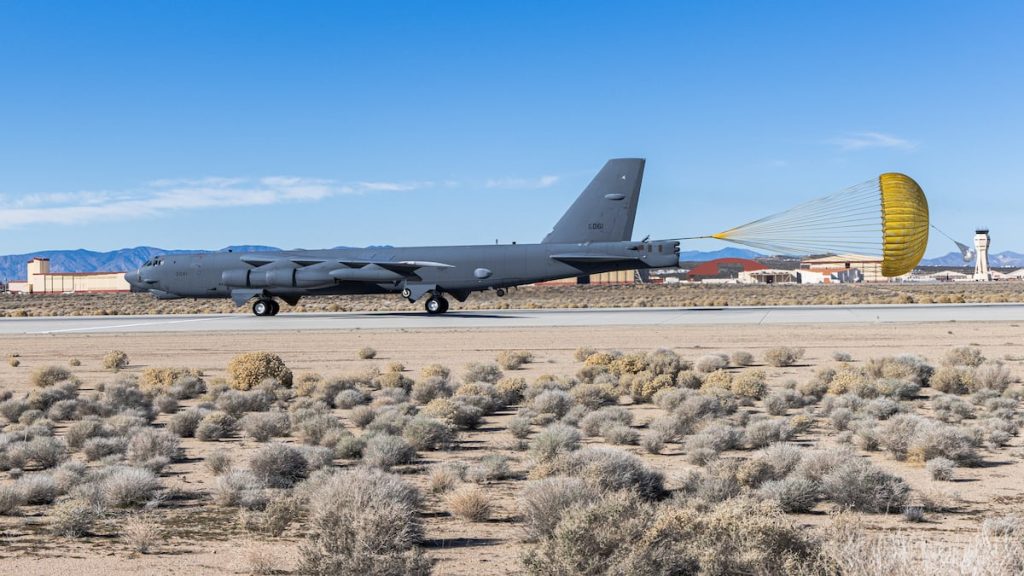 B-52 with key radar upgrade flies to Edwards for testing B-52 with key radar upgrade flies to Edwards for testing