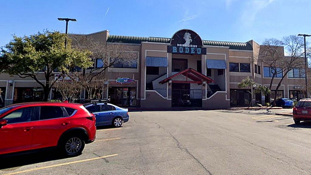 Off-duty deputy shot and killed while working security job in Texas, suspect remains at large Off-duty deputy shot and killed while working security job in Texas, suspect remains at large