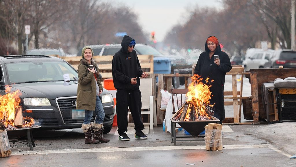 Minneapolis ICE shooting agitators set up camp, barricade roads as schools, businesses close in city on edge Minneapolis ICE shooting agitators set up camp, barricade roads as schools, businesses close in city on edge