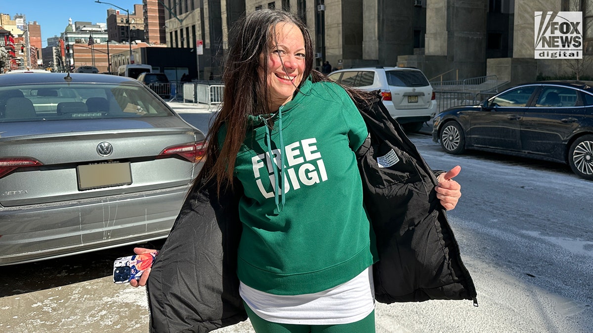 Luigi Mangione supporter outside court