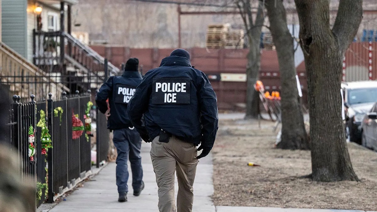 ICE agents in Chicago