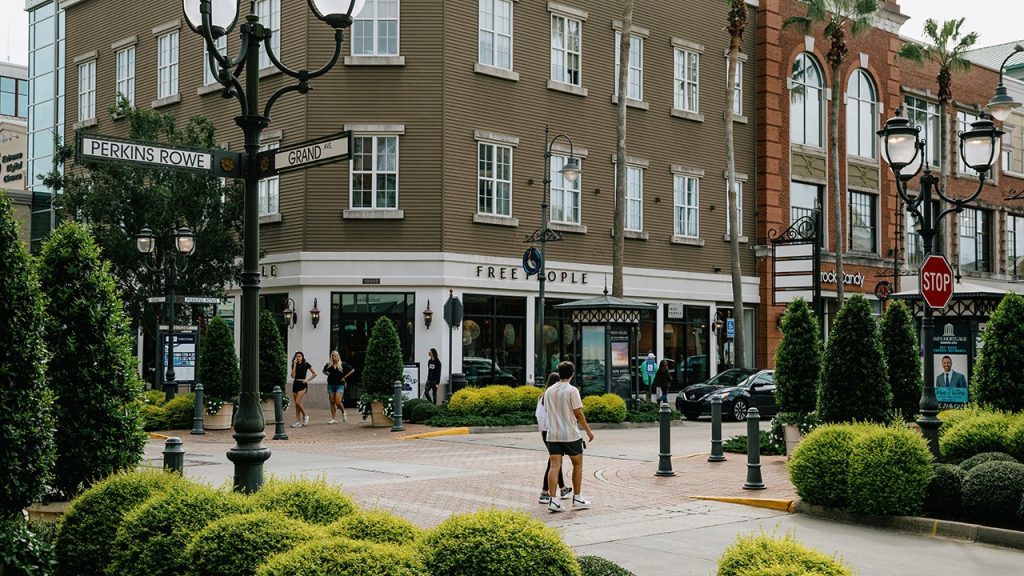 College student’s killing fuels curfew talk as Trump threatens to send troops into crime-ridden state College student’s killing fuels curfew talk as Trump threatens to send troops into crime-ridden state