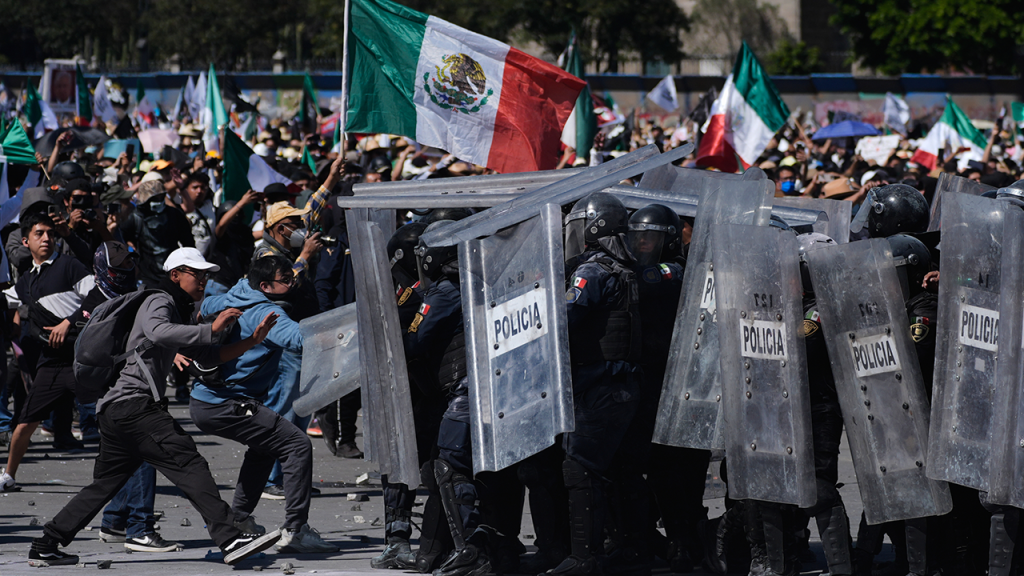 Protesters attack police, breach barrier at Mexico’s National Palace during rally against cartel violence Protesters attack police, breach barrier at Mexico’s National Palace during rally against cartel violence