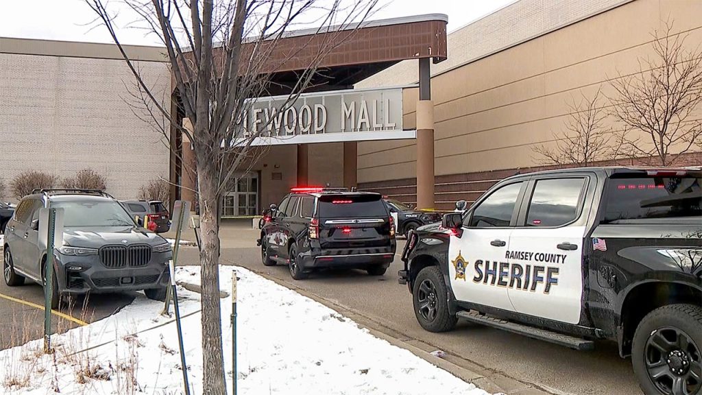 Minnesota mall shooting leaves 2 juveniles in custody; suspected gunman still at large Minnesota mall shooting leaves 2 juveniles in custody; suspected gunman still at large