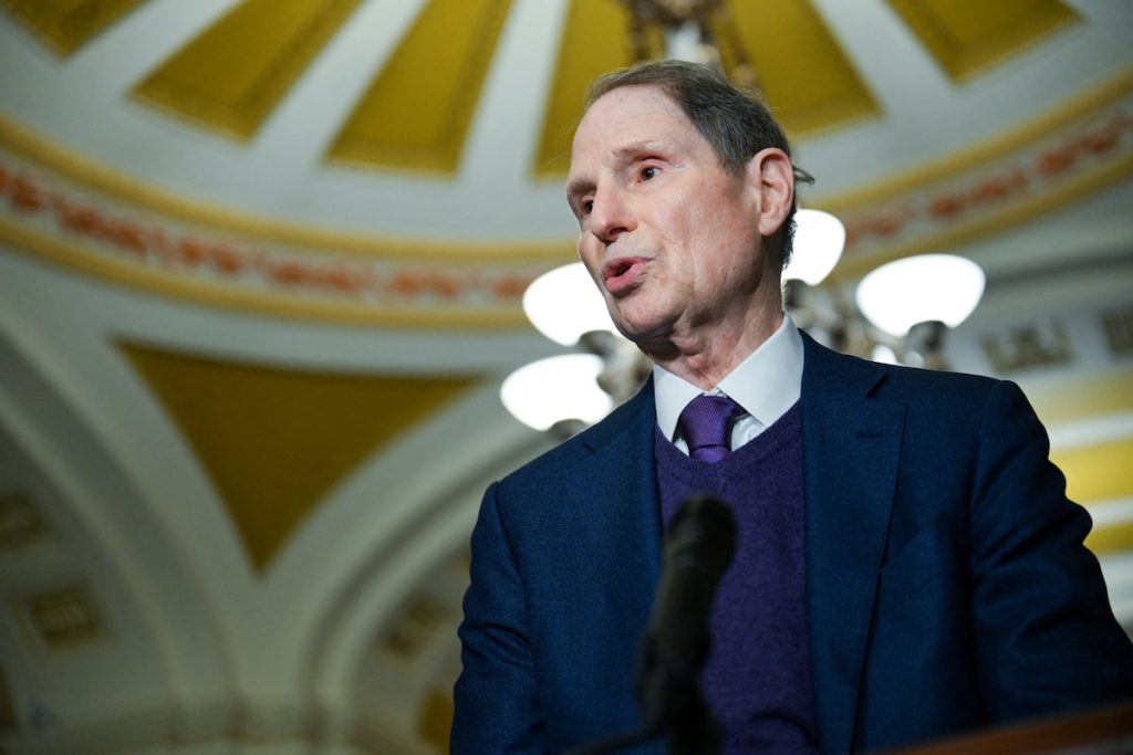 Senator stalls 3 ‘unfit’ officer promotions in retort to Hegseth Senator stalls 3 ‘unfit’ officer promotions in retort to Hegseth