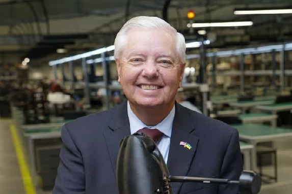 Trump Describes Saturday Night Phone Call With Lindsey Graham Hours Before Senator’s Death Trump Describes Saturday Night Phone Call With Lindsey Graham Hours Before Senator’s Death